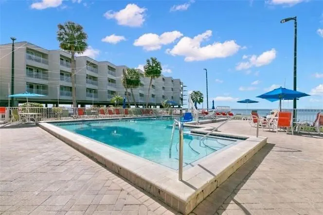 Beautiful Two Bedroom, Two Bath Condo At Sailport location